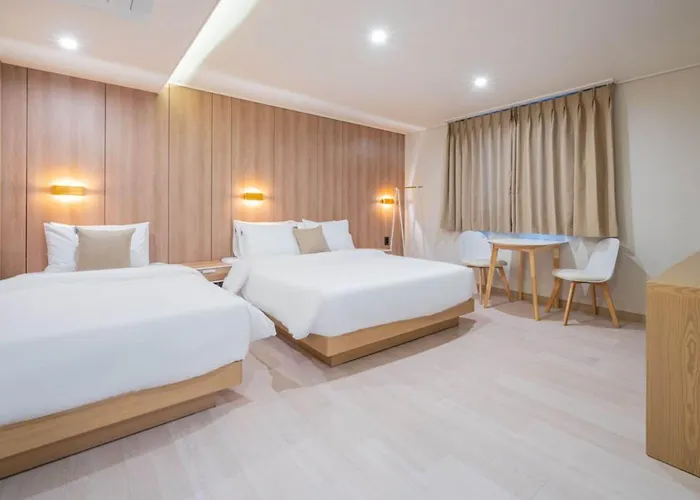 Two H Hotel