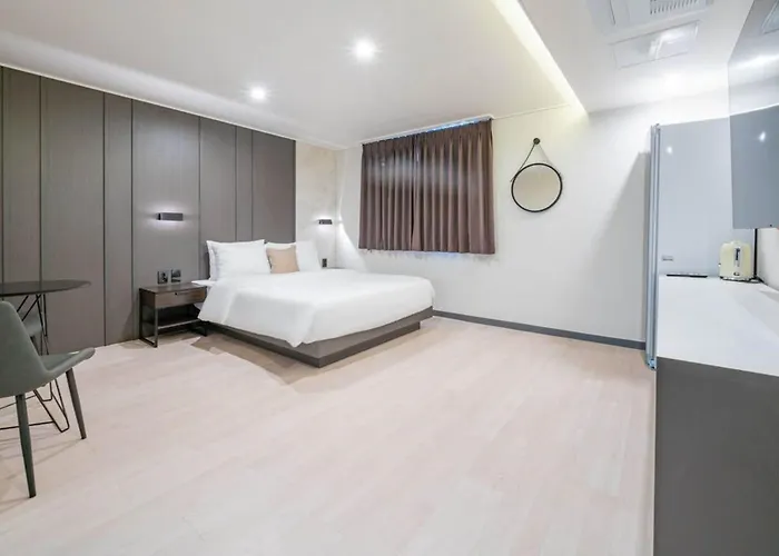 Hotel Two H