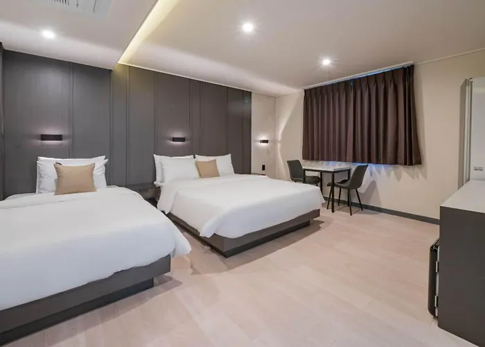 Two H Hotel