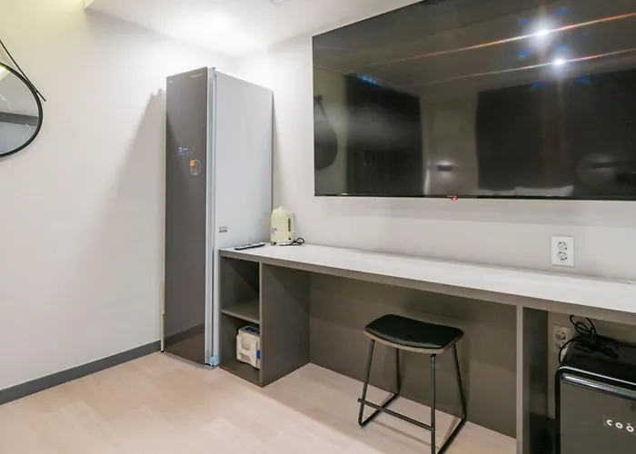 Two H Hotel